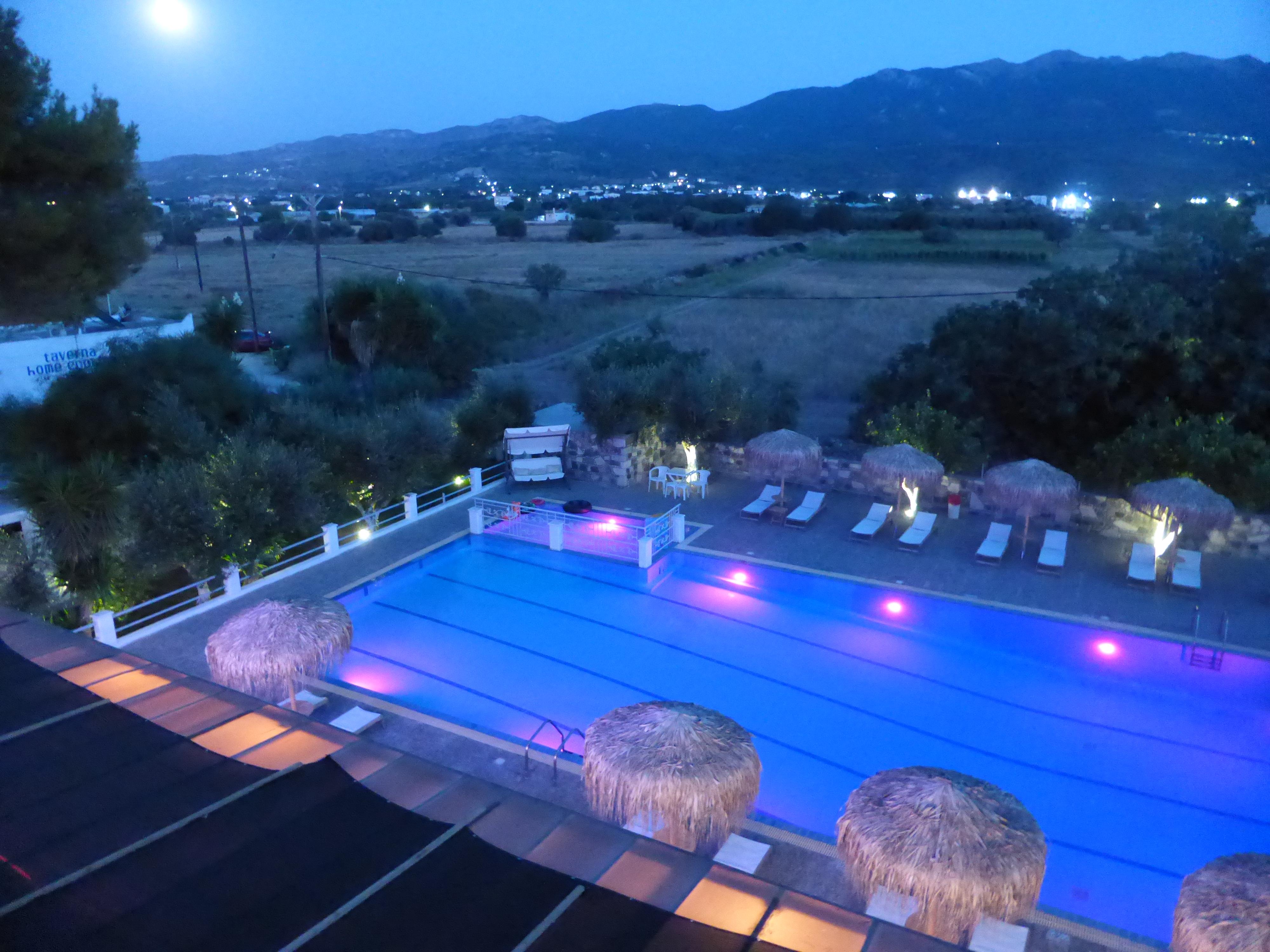 Blue Nest Hotel ตีกากี ภายนอก รูปภาพ